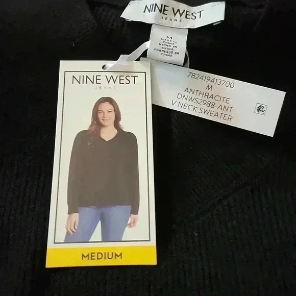 Black sweater Super Soft! - Picture 8 of 9